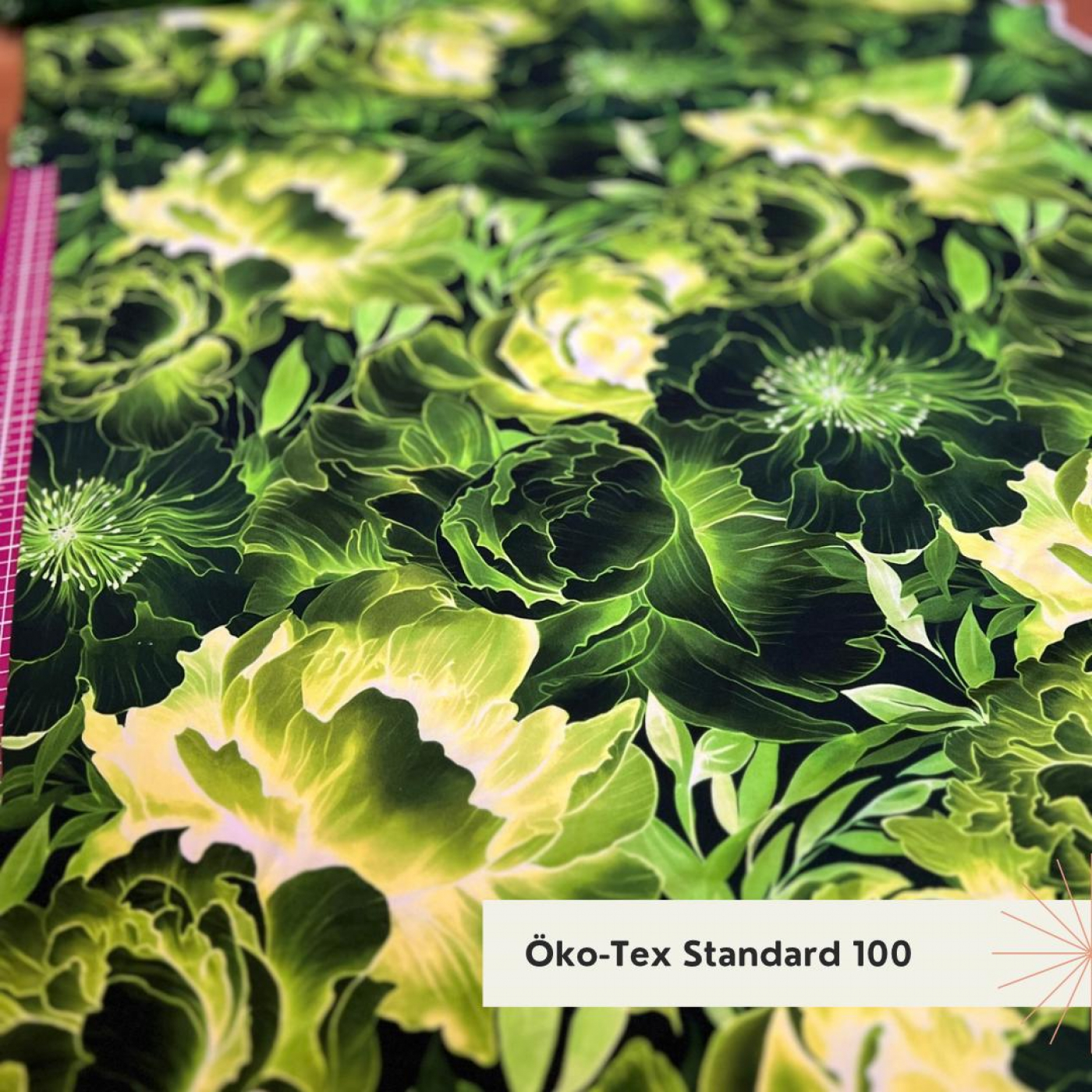 Bio Viskosejersey mit Überbreite (Stoffbreite ca. 170 cm): Eigenproduktion Frozen Flowers von Graustufen-Stoffe